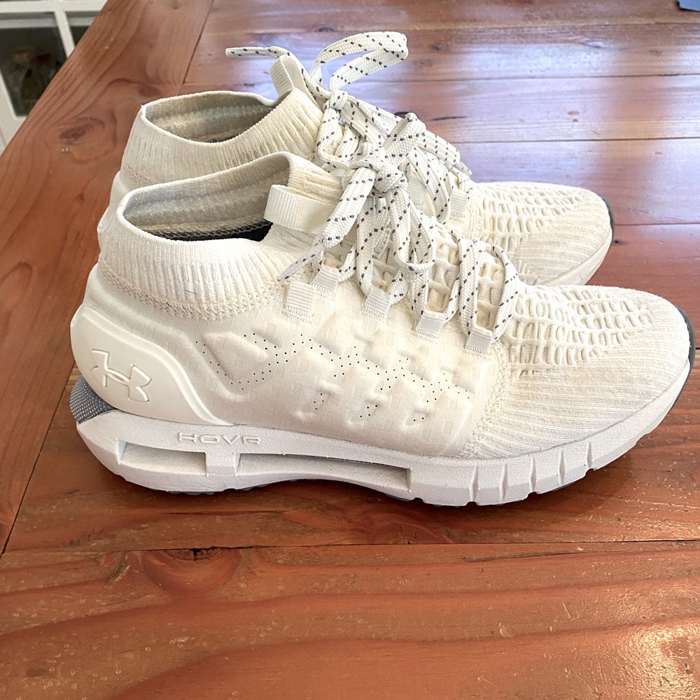 Women’s Under Armour tennis shoes